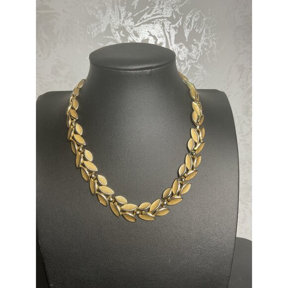 Vintage Crown Trifari Gold-Tone Leaf Motif Necklace With Adjustable Chain & Clas - Picture 1 of 6